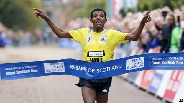 Haile Gabrselassie wins Great Scottish Run in new course record