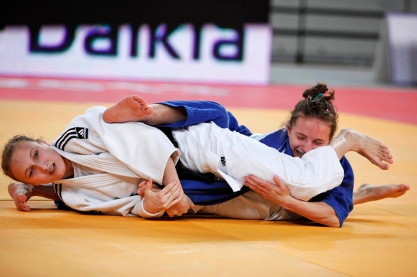 Irina Dolgova won Russias second gold beating Romanian Alexandra Pop after just 32 seconds