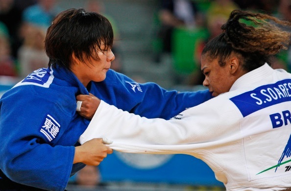 Shiori Yoshimura won the first of Japan's gold medals as she bested Brazil's Samanta Soares in the -78kg division