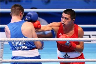 Merey Akshalov (red) ensured home fans were smiling with his win over Josh Taylor in Almaty