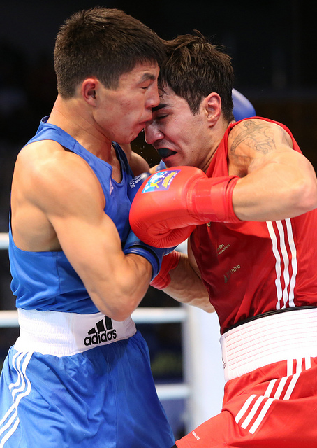 Local boxer Berik Abdrakhmanov blue battled through a tough encounter with German powerhouse Robert Harutyunyan to get through the Quarter Finals