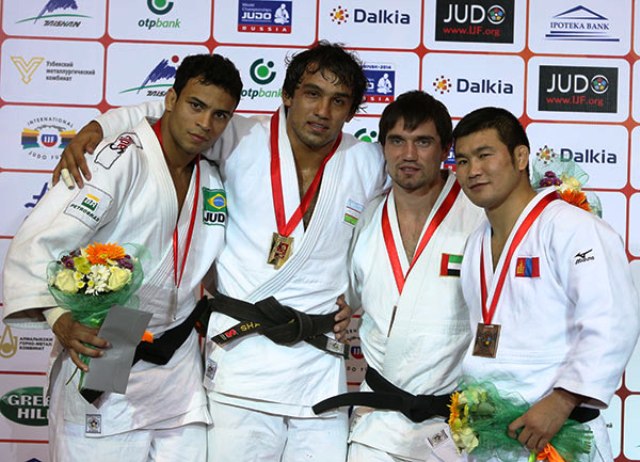 Mirali Sharipov (second from left) ensured Uzbekistan ended the day with three gold medals