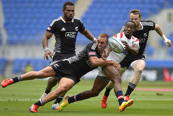 New Zealand swamp speed merchant Carlin Isles of the USA as the new World Sevens Series season gets underway on the Gold Coast