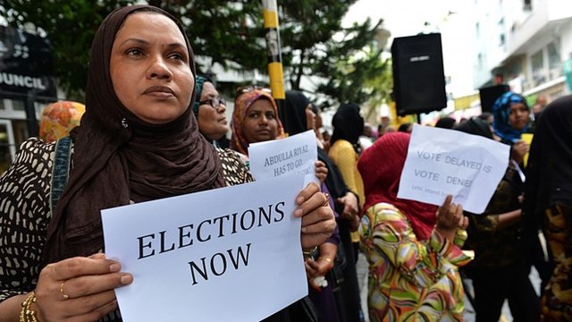 Protesters in the Maldives call for fresh elections following the postponement of Saturdays attempted ones