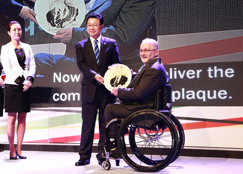PyeongChang2018 Paralympic Emblem Launch Appreciation of Plaque 1