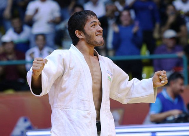 Sharafuddin Lutfillaev delighted the home crowd in the Uzbekistan Sports Complex with victory in the -60kg class