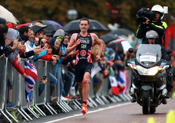 Spectators brave the rain to cheer on Great Britains Olympic champion Alistair Brownlee at the World Triathlon Series Grand Final in Hyde Park