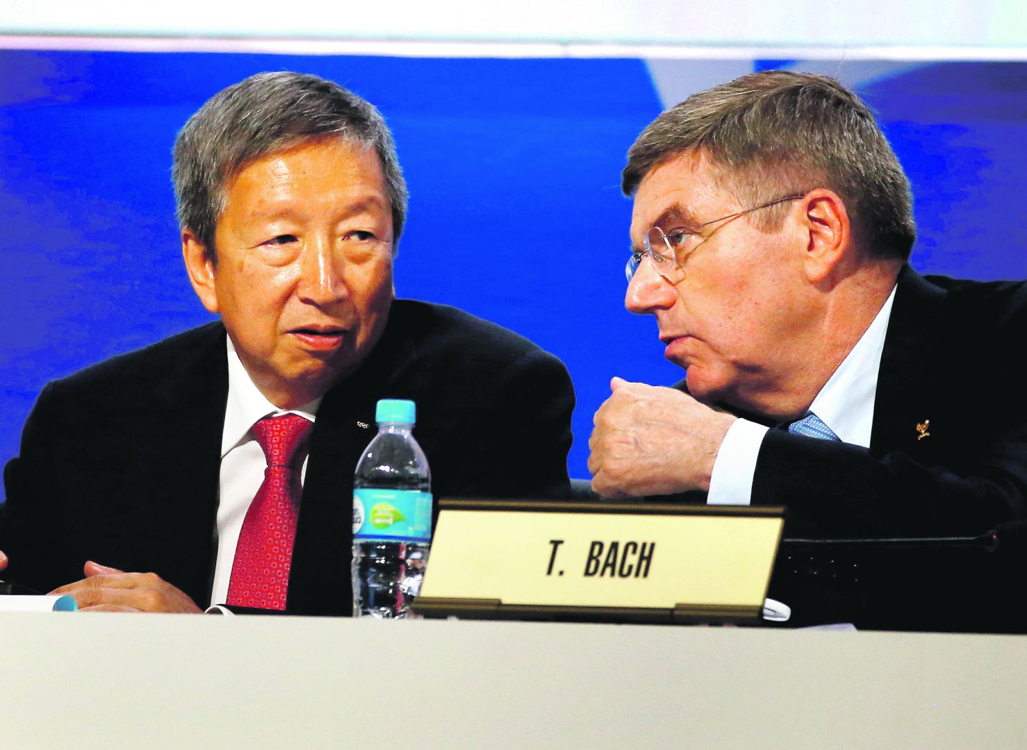 Thomas Bach has appointed Ser Miang Ng (left), another defeated Presidential candidate, to head the next meeting of the IOC Finance Commission after Richard Carrión's decision to quit