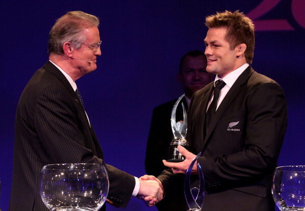 Bernard Lapasset awards Richie McCaw the IRB World Player of the Year award in 2012 ©Getty Images