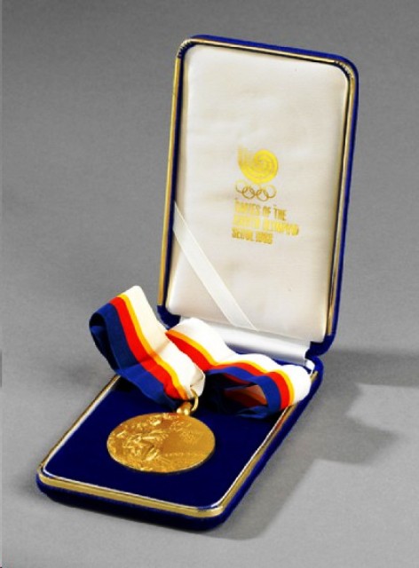 Erika Salumae's 1988 Olympic gold medal sold for £25000 at an auction in London