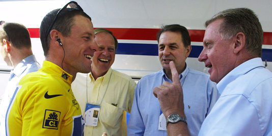 Lance Armstrong in discussion with UCI President Hein Verbruggen, during the 2002 Tour de France in front of Patrice Clerc, head of Amaury Sport Organisation, and Jacques Rogge, then President of the International Olympic Committee