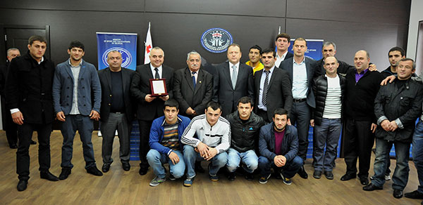 Marius Vizer met with the Georgian national team who won gold in the World Championships ©IJF