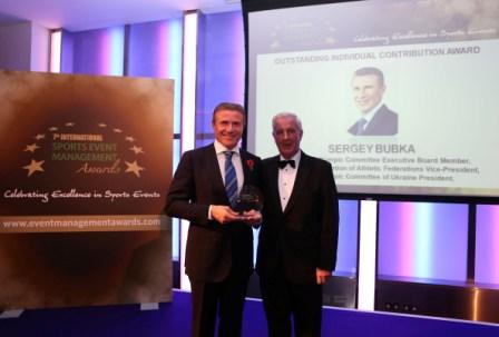 Sergey Bubka receives his award from fellow IOC member Sir Craig Reedie to highlight the ISEM Awards