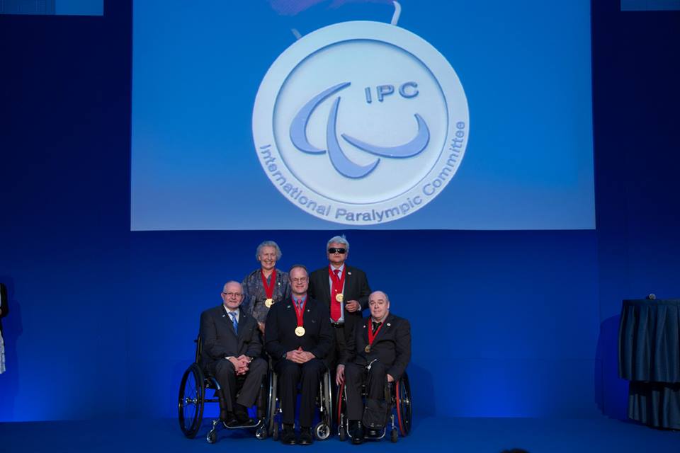 Sir Philip Craven poses with the four winners of the Paralympic Order ©George Santamouris