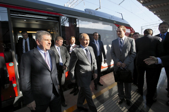 Thomas Bach departs a train alongside Russian President Vladimir Putin during his Russian trip