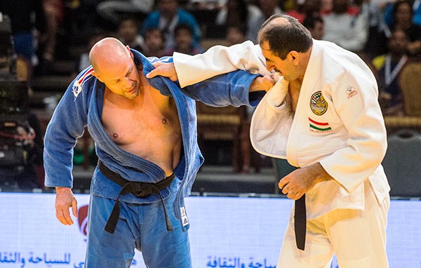 Veteran judoka treated the crowds in Abu Dhabi to some tatmi action during the World Judo Veterans Championships © IJF
