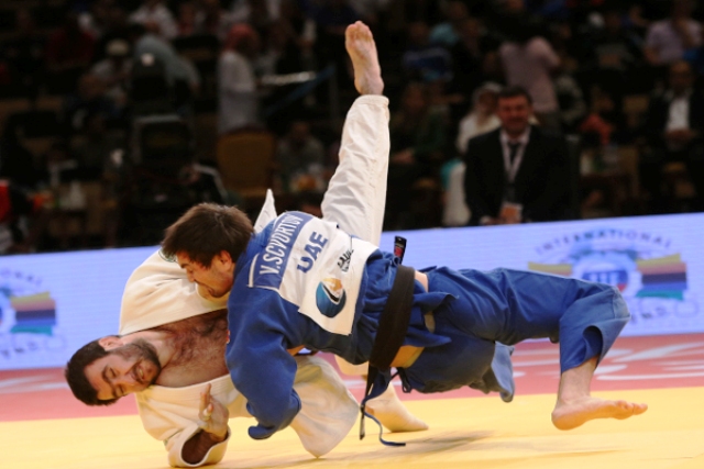 Victor Scvortov representing the UAE proved too strong for Olympic champion Mansur Isaev © IJF