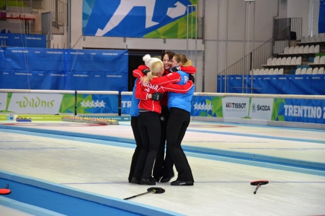 A jubilant Russian side celebrate winning the women's curling final at Trentino 2013 ©Elena Bazzanella/Trentino 2013 Universiade