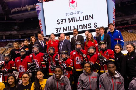 Canadian Olympians and officials as the funding increase is announced ©Winston Chow/COC