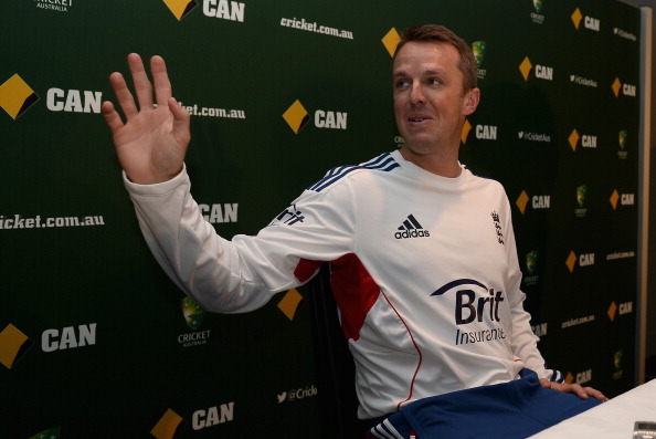Graeme Swann waves goodbye to his cricketing career after announcing his shock retirement last week ©Getty Images