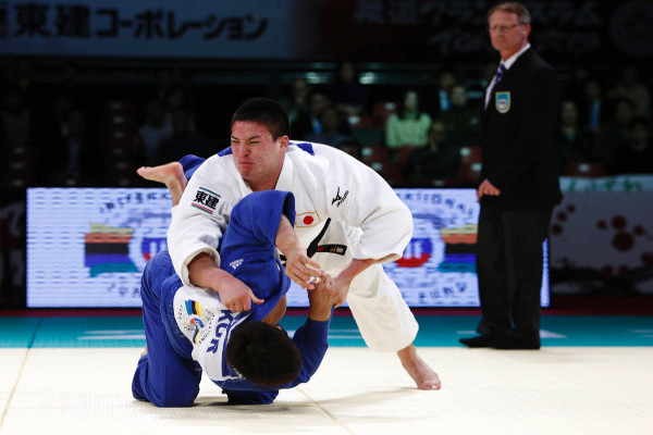 Masyu Beiker kept the home fans' clean sweep hopes alive when he stunned Lee Kyu-Won to win the -90kg event ©IJF Media