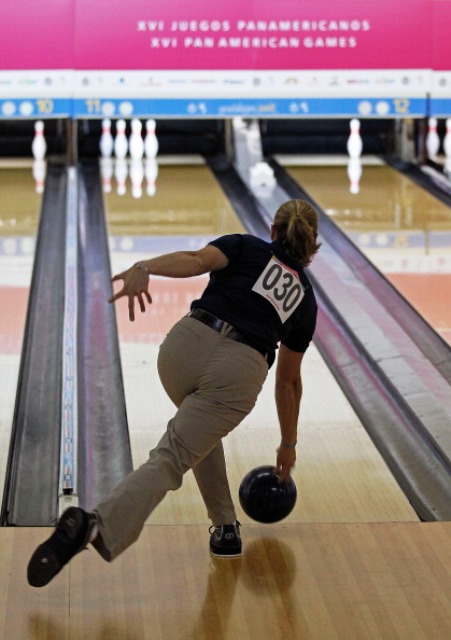 Kelly Kulick of the United States will be one of the stars competing on the lanes of Planet Bowl during Toronto 2015 ©Getty Images 