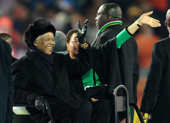Mandela making his last public appearence alongside wife Graca Machel ahead of the 2010 World Cup final between Spain and The Netherlands in South Africa ©Getty Images