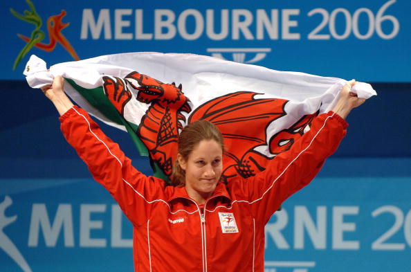 Michaela Breeze celebrates winning the second of her two Commonwealth Games gold medals - at Melbourne 2006 ©AFP/Getty Images