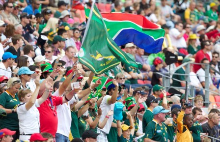 South Africa were spurred on by a passionate home support as they progressed to the quarter finals of the Cell C Nelson Mandela Bay South Africa Sevens ©IRB