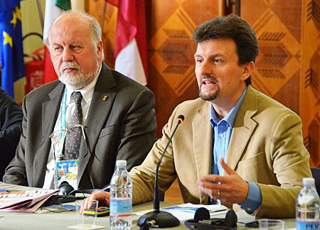 Trentino 2013 vice-President Paolo Bouquet (right) believes low budgets and a personal touch can deliver successful Universiades ©FISU
