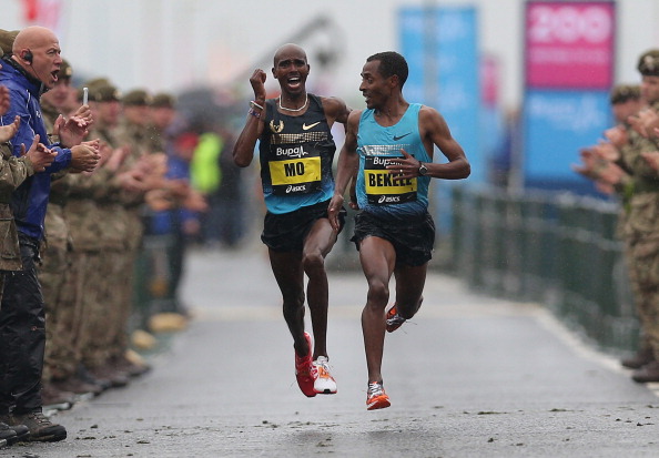 Kenenisa Bekele holds off the challenge of Mo Farah in this year's Great North Run after outfoxing him tactically ©AFP/Getty Images