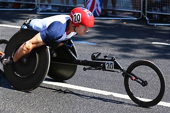 David Weir powered his way to a dramatic win in the Australia Day 10km race in Sydney ©Getty Images 