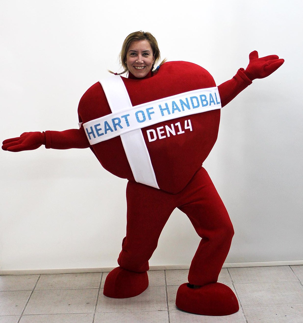 Hearty, the official mascot of the Championships, will perform a a Beat the Drum dance to entertain the crowds across each of the venues ©EFHEURO2014