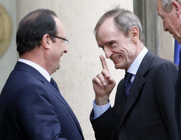Jean-Claude Killy (right) is advising François Hollande (left) to attend a Sochi 2014 Paralympics Ceremony ©AFP/Getty Images