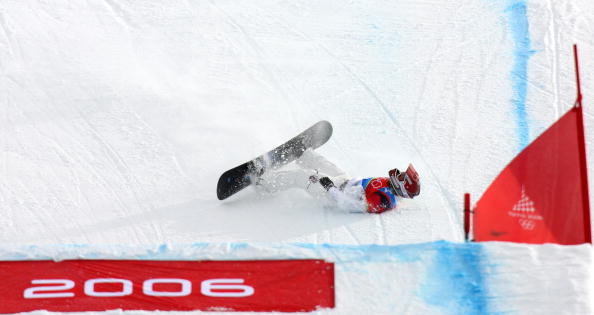 Lindsey Jacobellis crashes out in the thrilling first ever women's snowboard cross Olympic final ©Getty Images