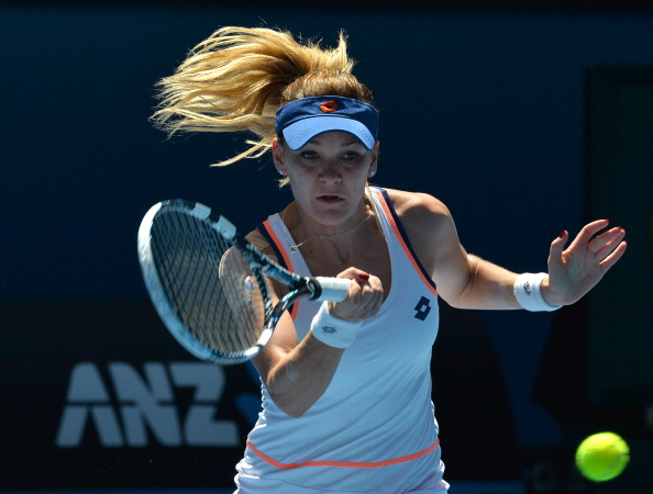 Poland's Agnieszka Radwanska is through to the last four of the Australian Open 