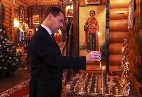 Russian Prime Minister Dmitry Medvedev lights a candle as the death toll from the terrorist attacks in Volgograd reaches 34 ©AFP/Getty Images