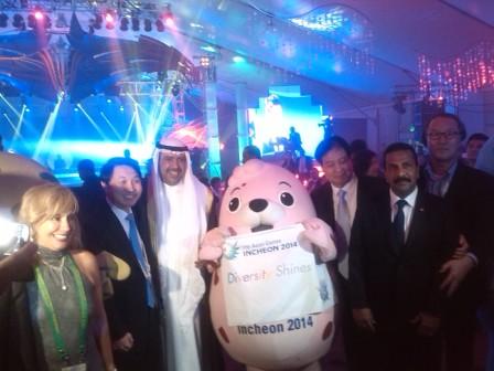 The Sheikh poses with, among others, the Incheon Asian Games mascot at the end of the centenary celebrations ©ITG