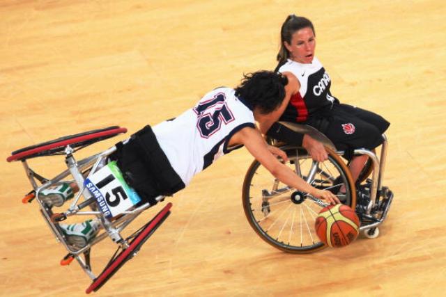 The experienced three-time Paralympic champion Tracey Ferguson (right) will lead the Canadian team in Toronto ©Getty Images 