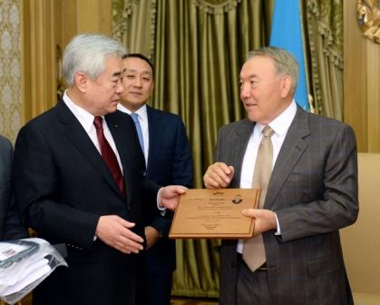 WTF President Chungwon Choue presents Kazakh President Nursultan Nazarbayev with the black belt ©WTF