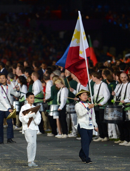 Weightlifter Hidilyn Diaz leads the Philippines delegation at the Opening Ceremony of London 2012 ©Getty Images