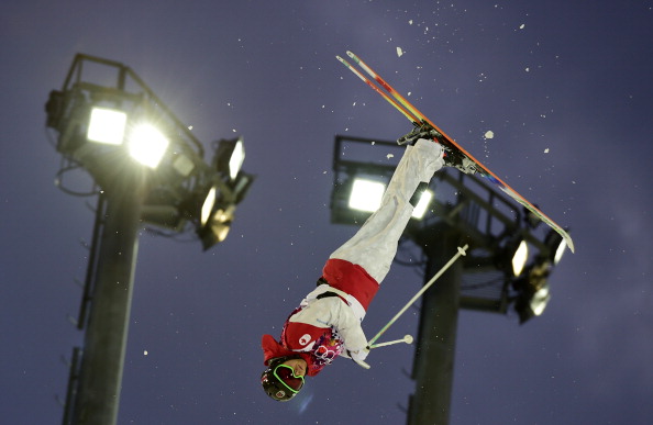 Alex Bilodeau is wobbling in the defence of his moguls title under floodlights ©AFP/Getty Images
