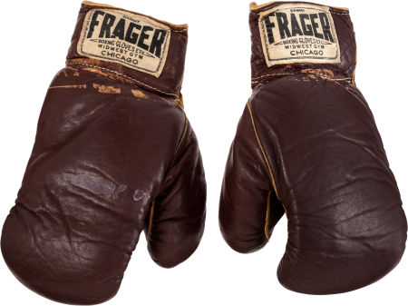The gloves that "shook up the world" 50 years ago are now up for auction ©Heritage Auctions