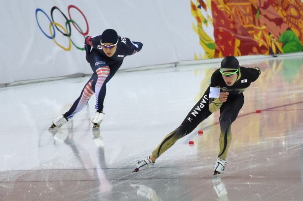 Early stages of the speed skating action ©AFP/Getty Images