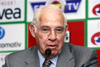Former Spain coach Luis Aragonés has died today aged 75 ©AFP/Getty Images