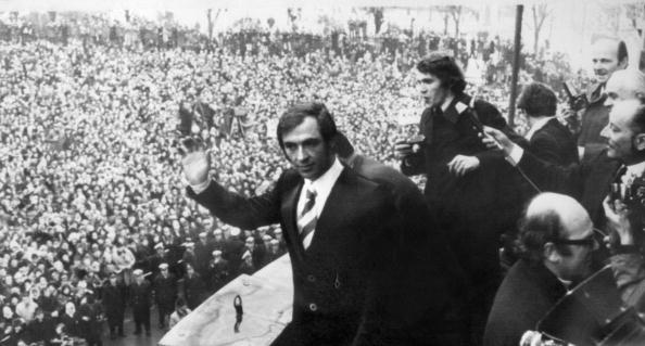 Karl Schanz was welcomed back by 40,000 Austrian fans after the IOC kicked him out of the 1972 Winter Olympics for "professionalism" ©AFP/Getty Images