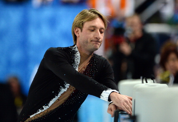 Heartbreak for Evgeny Plushenko as he is forced to withdraw from the men's singles ©AFP/Getty Images