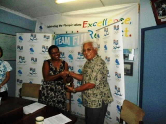 IOC Member Dr Robin Mitchell presents the IOC Trophy to SC Fiji chief executive Raijeli Nicole ©FASANOC
