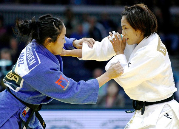 Kaori Matsumoto right returned to competitive action in Düsseldorf and claimed another gold medal ©IJF Media