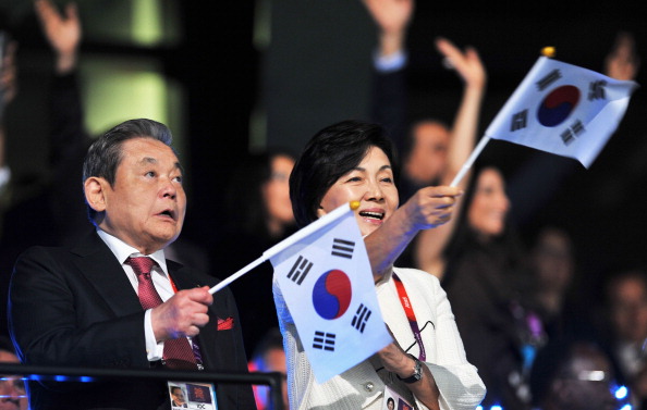Lee Kun Hee with wife Ra-Hee Hong during the Opening Ceremony of London 2012 ©Getty Images